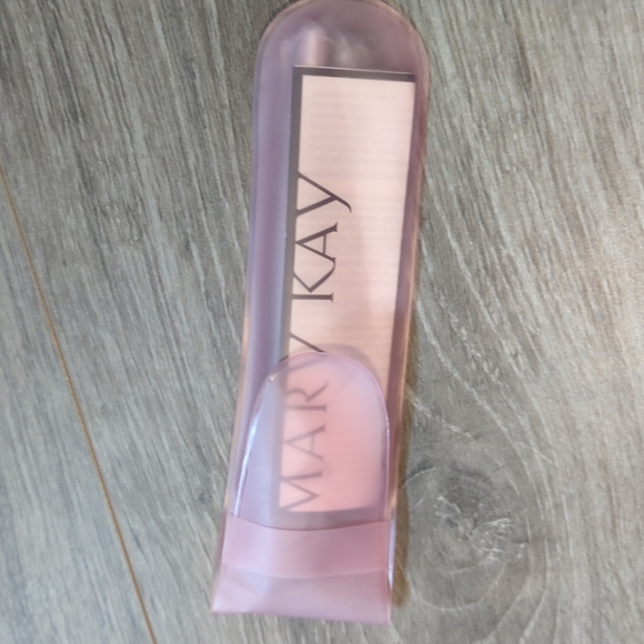 Mary Kay Cheek Brush